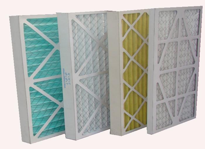 紙框初效過濾器濾料：是以折疊形式裝入高強度摸且硬紙板內，迎風面積增大。流入的空氣中的塵埃粒子被過濾材料有效阻擋褶與褶之間。